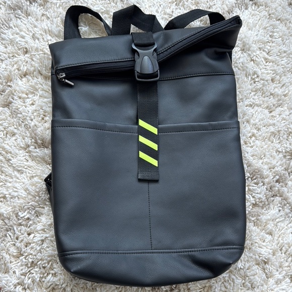 Amazon Handbags - MOONSTRUCK Black Backpack 🎒 lots pockets